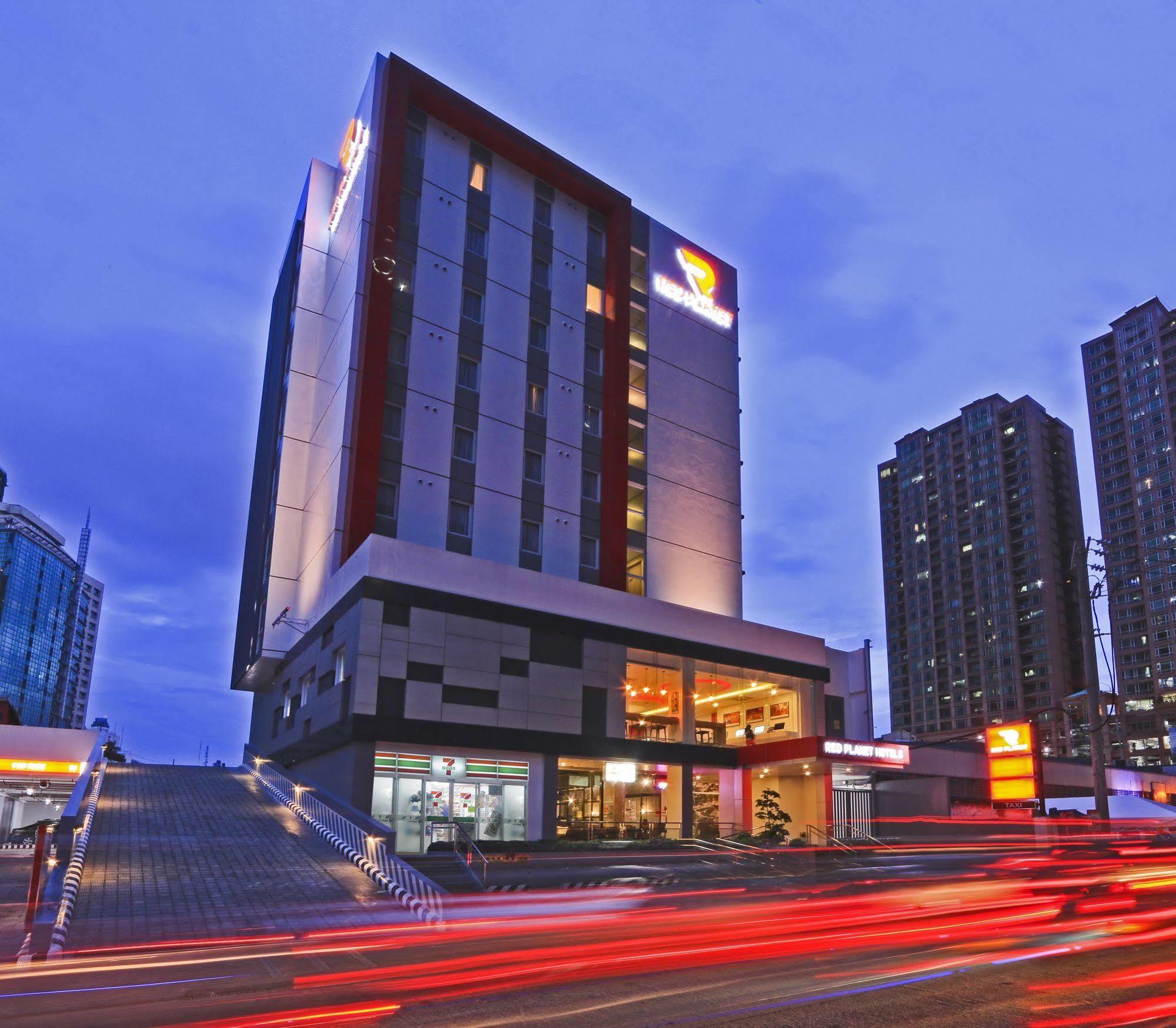 Red Planet Makati Amorsolo San Pedro Makati Exterior foto